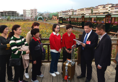 【十九大时光】撸起袖子加油干 十九大代表返乡带头贯彻落实十九大精神